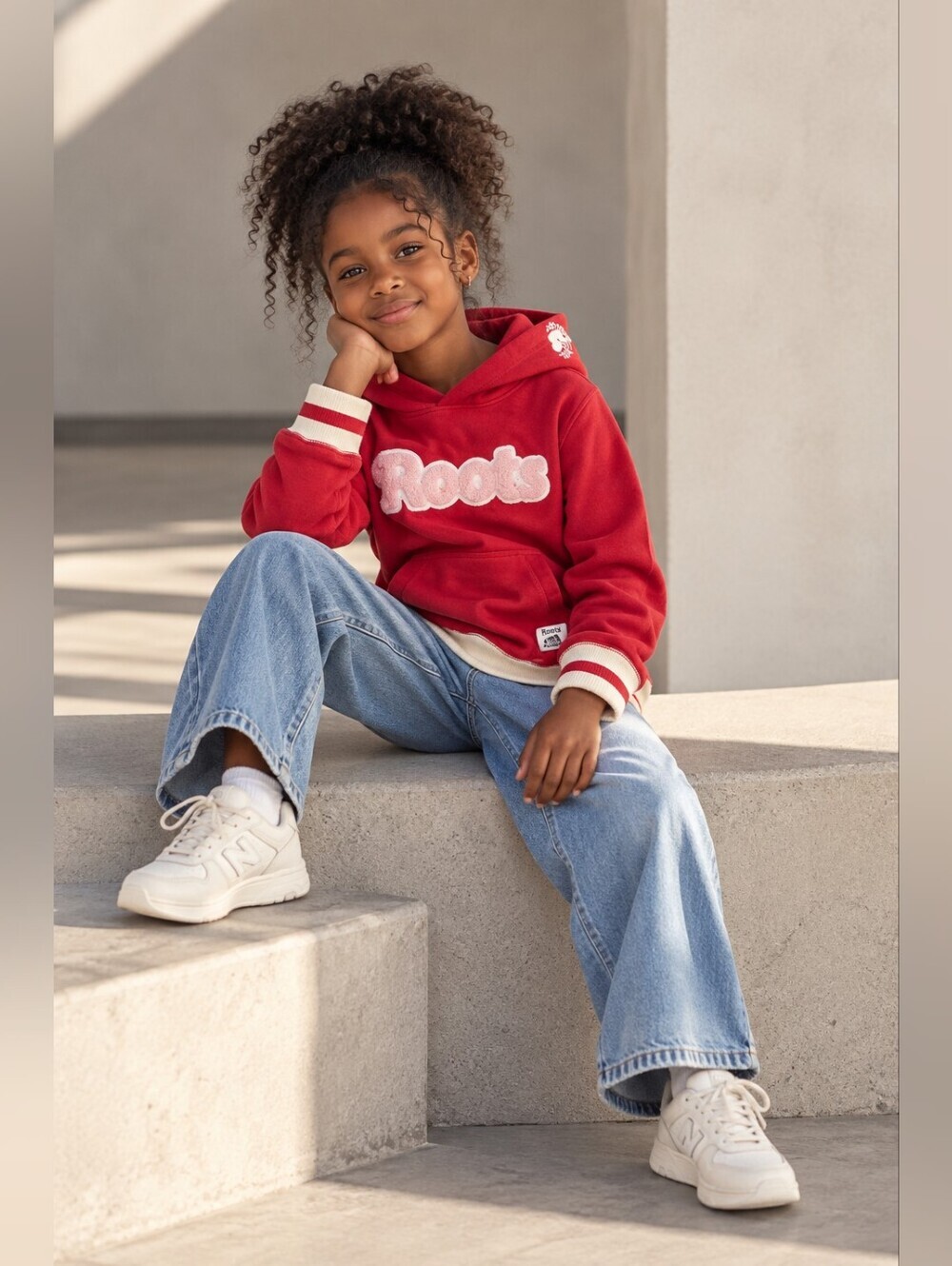 Roots Kids Red Hoodie Size M 7-8 Cabin Logo Retro Varsity Pullover Sweatshirt